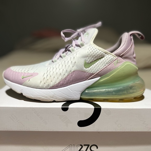 Nike Shoes - Nike air max 270